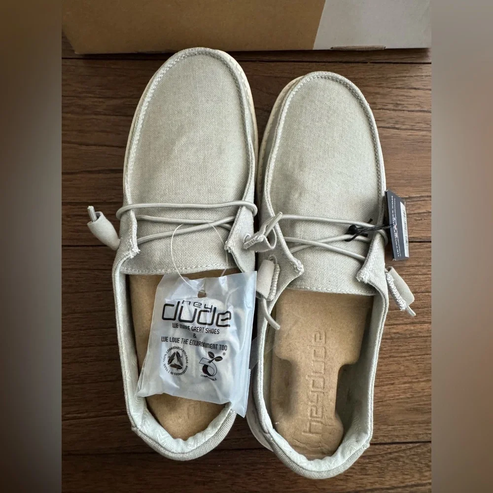NWT Hey Dude Wendy Slip-On sneaker Size 10 - Picture 2 of 5